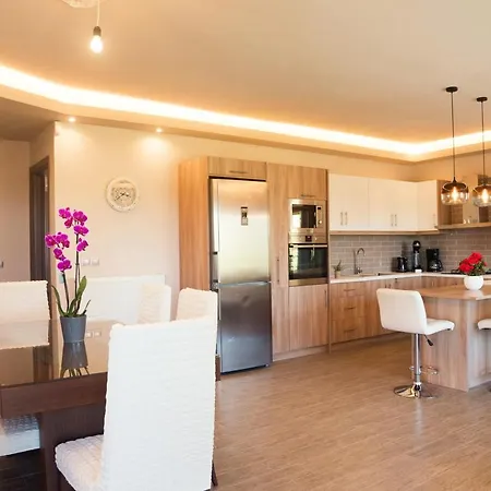 Giannis Villa *