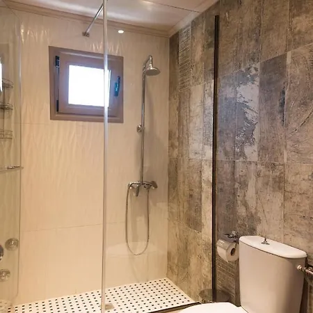 Giannis Villa Vitaládes