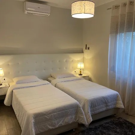 Giannis Villa Vitalades