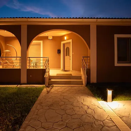 Giannis Villa *