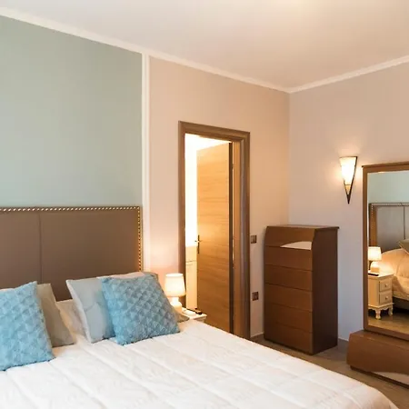 Giannis Villa *